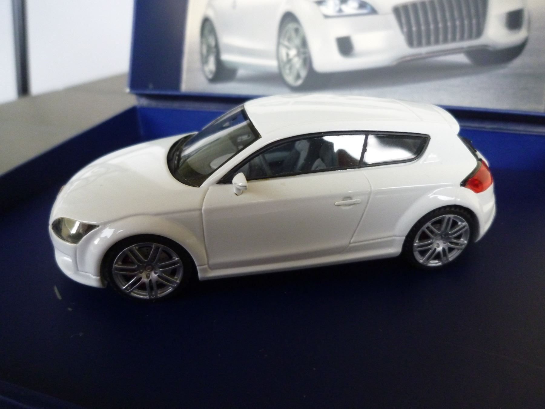 Modellini d'auto: Audi Concept Car – Nuovo e nell'imballaggio originale da Flawil venduto da Imperiosud 4