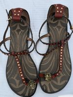 Sandales cuir marron avec clous et une têtes de lion