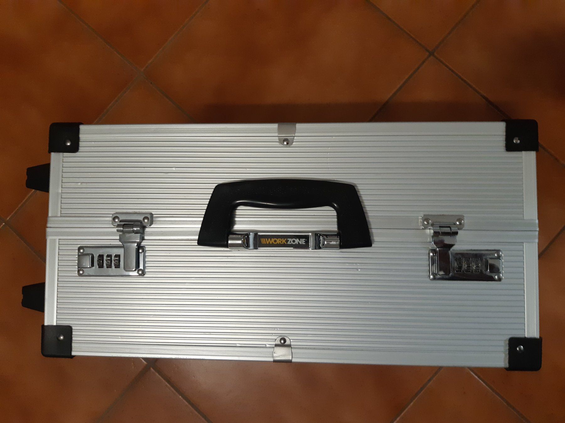 Koffer & Taschen: Valigetta porta attrezzi Workzone – Gebraucht aus Magliaso von Dlele 1