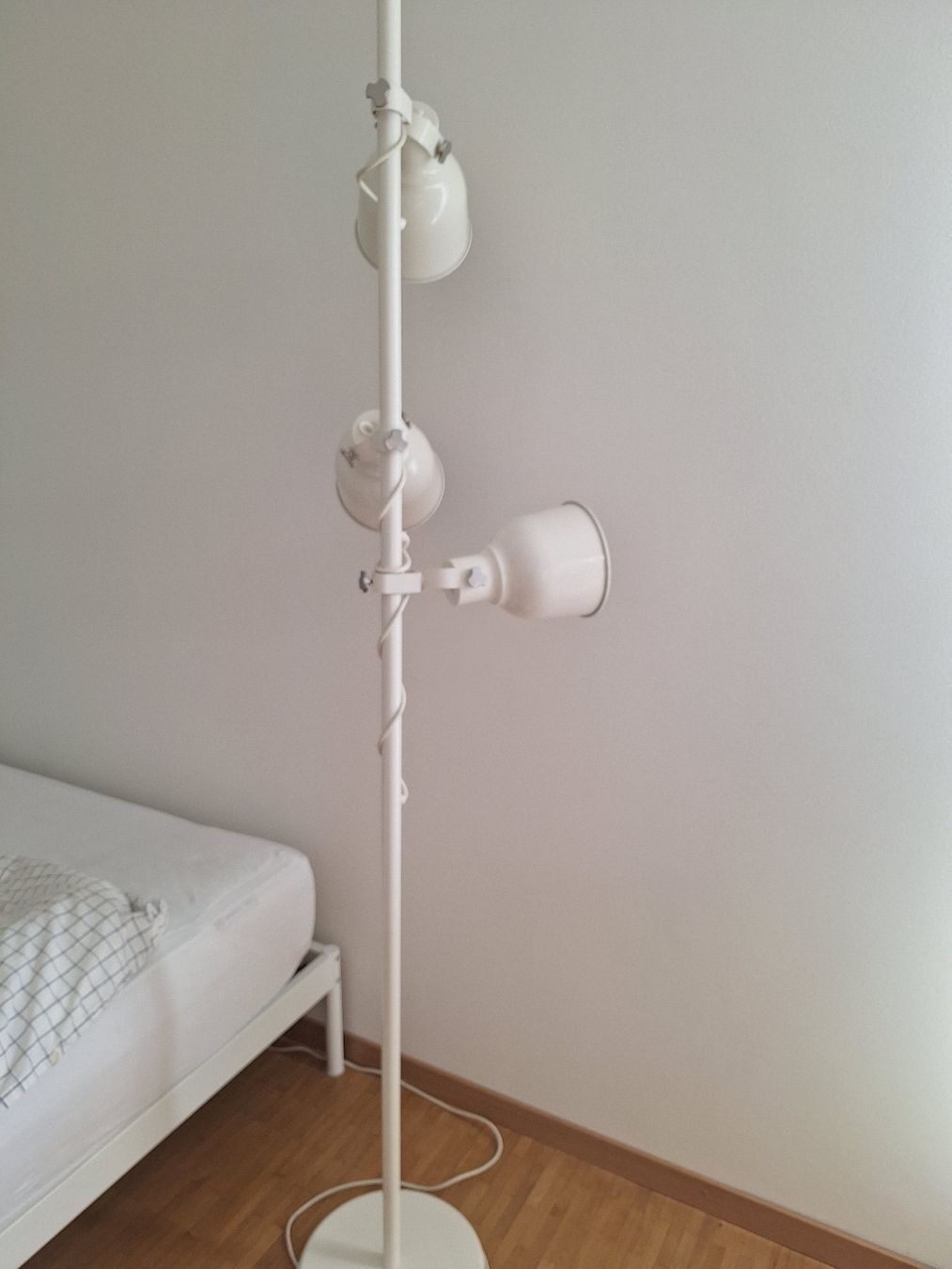 Ikea Lampen: Standleucht Hektar Ikea weiss – Gebraucht aus Zürich von ser_r2vf