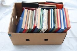 28 leere Briefmarkenalben