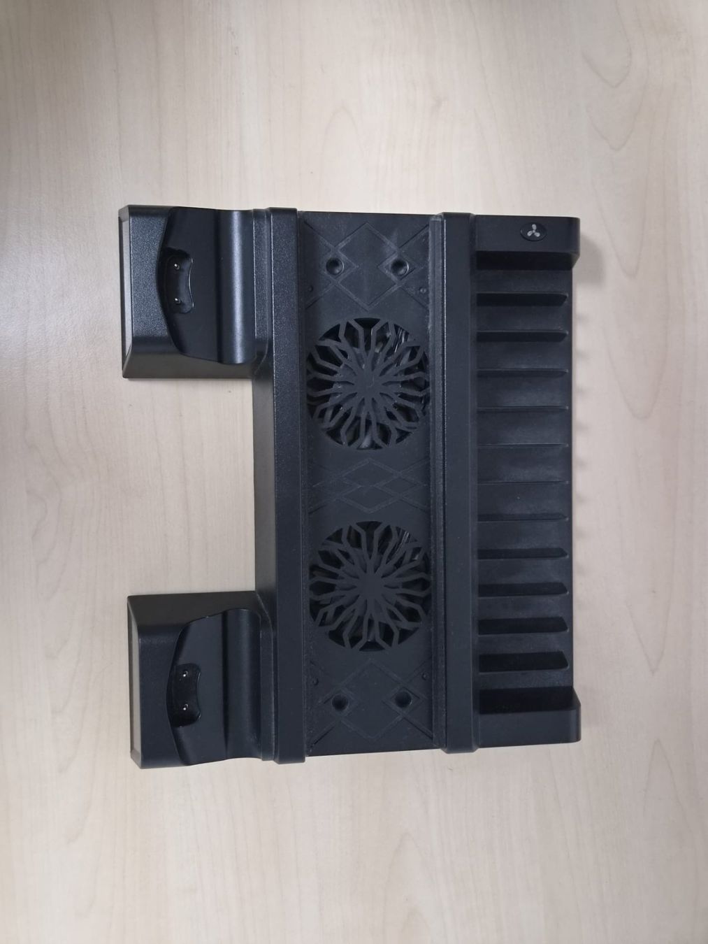 Sony Console: PS4 Pro mit 4 Controller + Kühler/ Ladestation – Usato da Flawil venduto da Sonnenschein_SG 2
