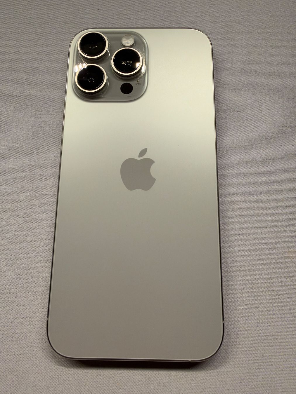 Apple Telefoni cellulari / Smartphones: Smartphone Apple iPhone 16 Pro Max 1TB Titanium Nature – Usato da Rupperswil venduto da ersguter-junge1 1
