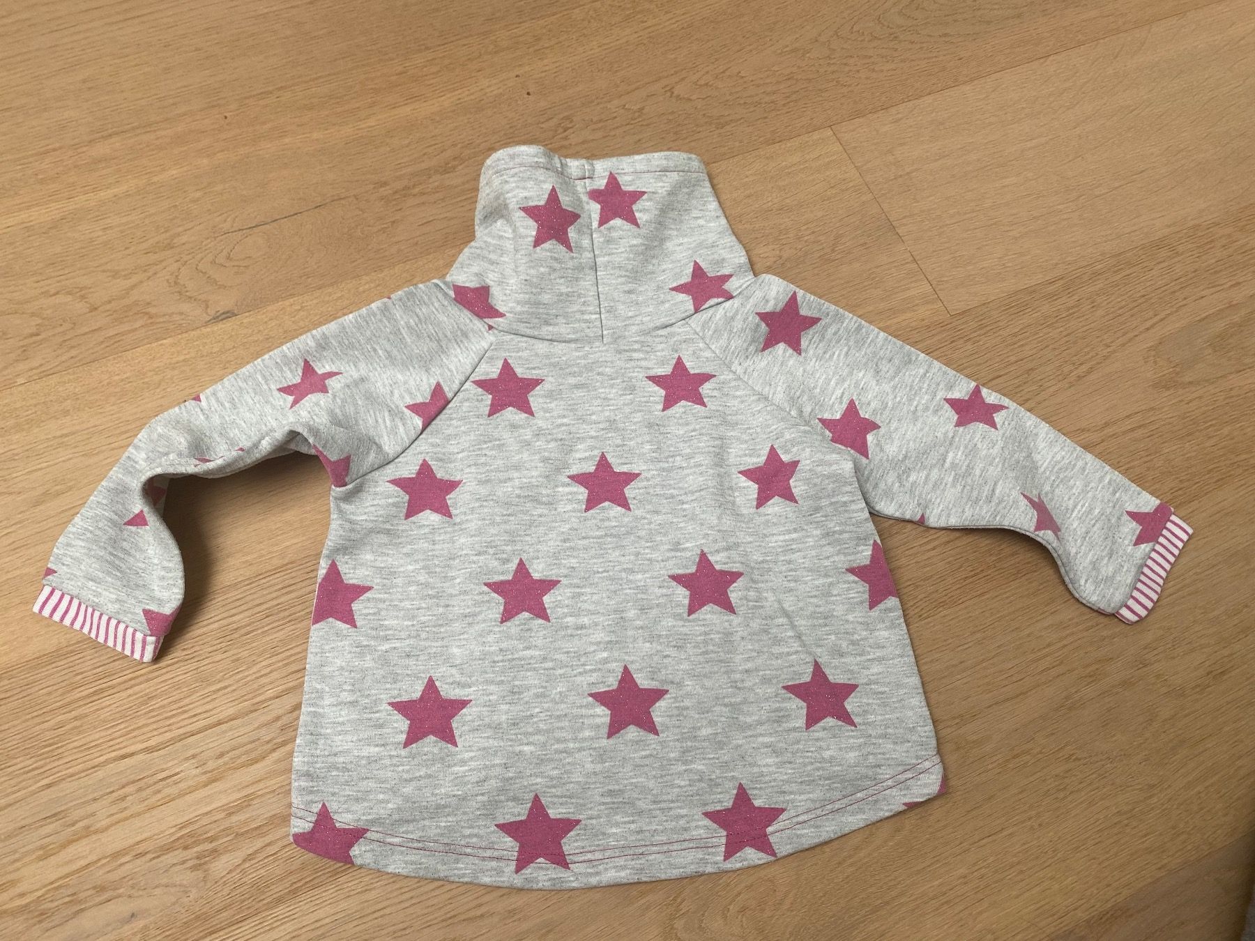 Maglioni & Felpe: Schöner selbstgenähter Pullover Gr.ca 104 – Usato da Arnegg venduto da Not2Miss 1