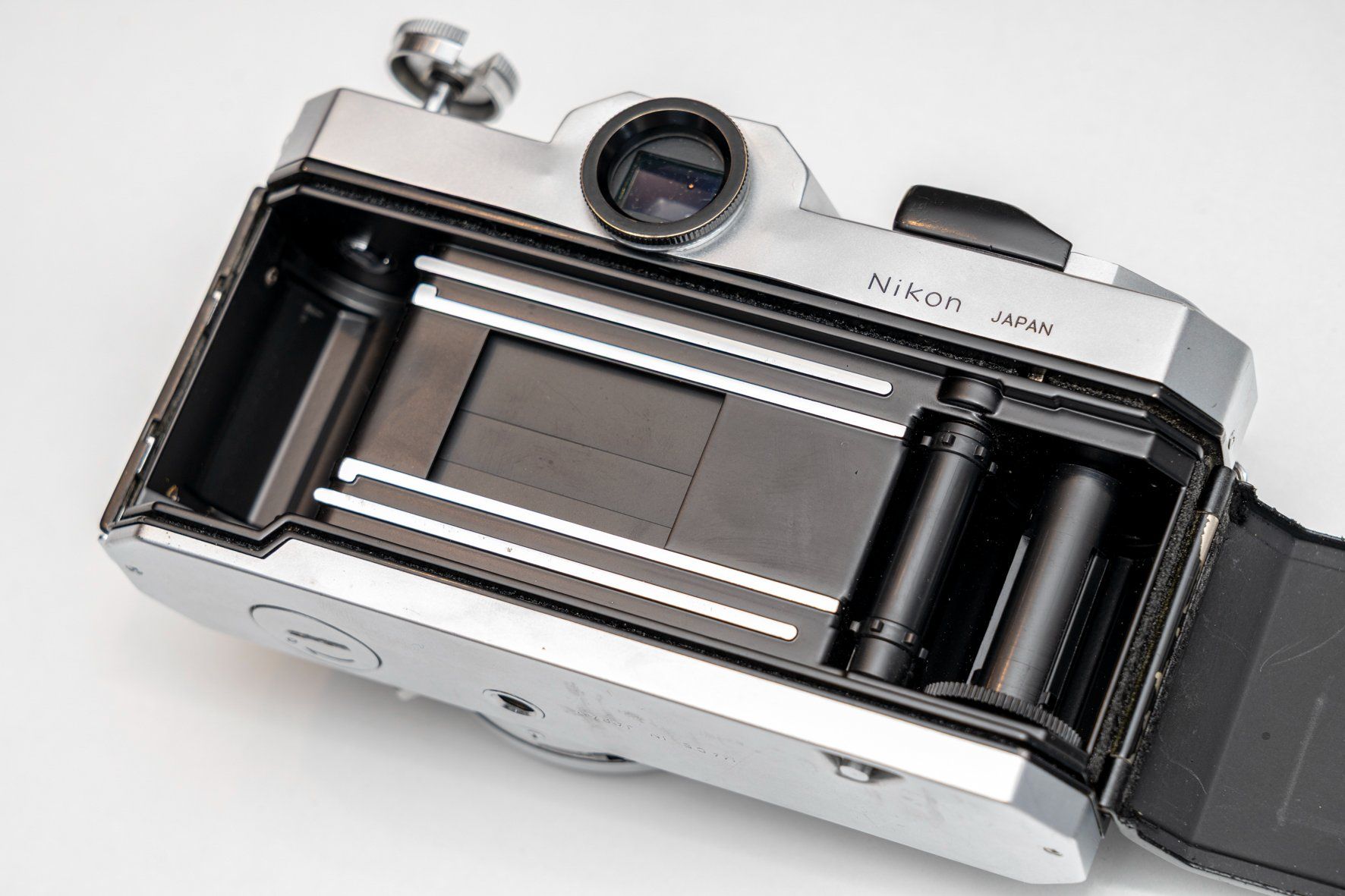 Nikkormat Kamera: Nikkormat + Nikkor 105mm 1:2.5 – Gebraucht aus Grandvaux von RGKeller 5