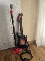 Spielzeug Gitarre mit Mikrofon und Ständer gebraucht