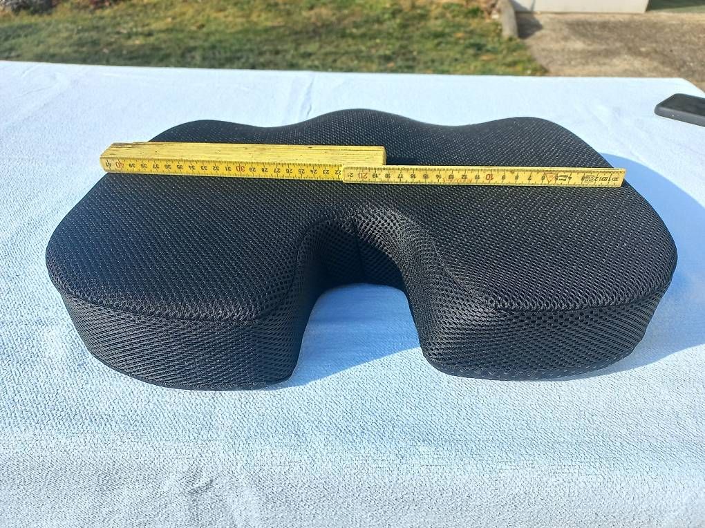 Kissen: Ergonomisches Sitzkissen schwarz – Gebraucht aus Frauenkappelen von Chruetzhubel 1