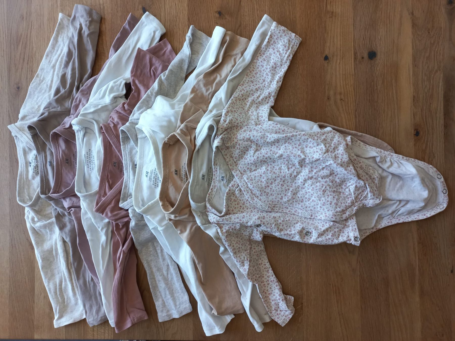 H&M Lotti di vestiti: Lot H&M body bébé 10 pièces – Usato da Croy venduto da bad_c6bf