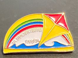 Schöner Regenbogen Flug Fallschirm Drachen Pin
