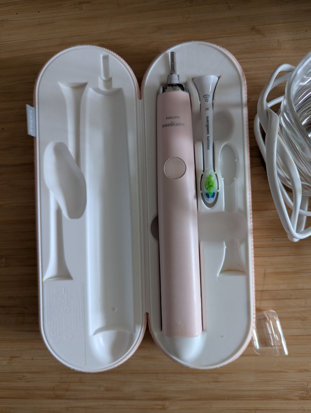 Philips Sonicare Cura dei denti: Philips Sonicare Zahnbürste inkl. Etui – Usato da Büren an der Aare venduto da Meee3 1