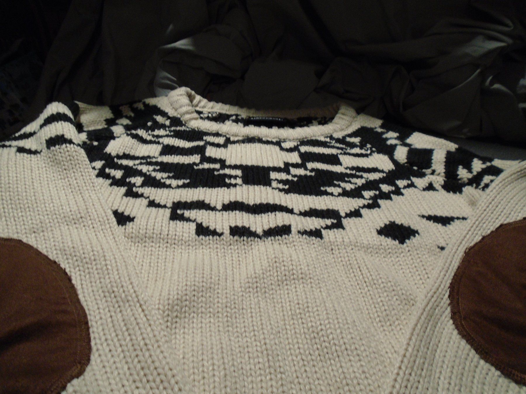 Pullover & Sweatshirts: Pullover Grösse M, Clockhouse, hellbraun/schwarzes Muster – Gebraucht aus Zürich von abraxas1291 1