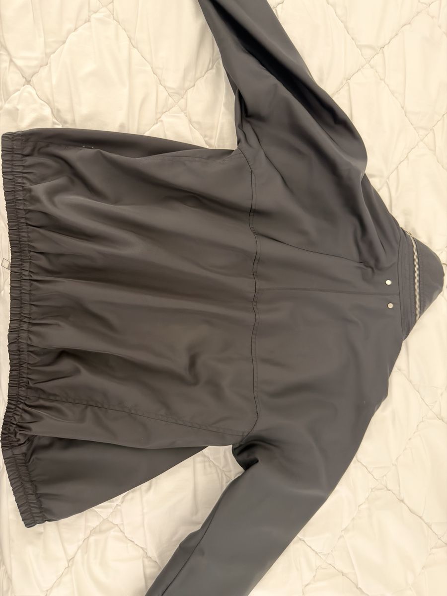 Louis Vuitton Vestes: Louis Vuitton Jacke – D'occasion à Pfäffikon SZ par NicMarKom 4