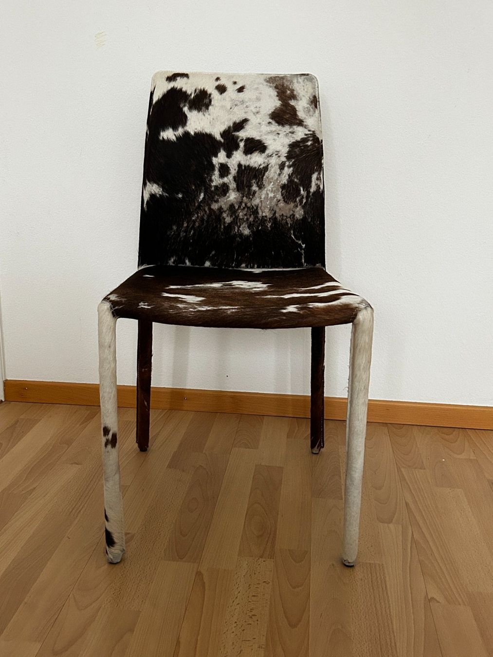 Stühle: 2er-Set Stühle in Kuhfell-Optik – Gebraucht aus Zürich von mos_58mq 2