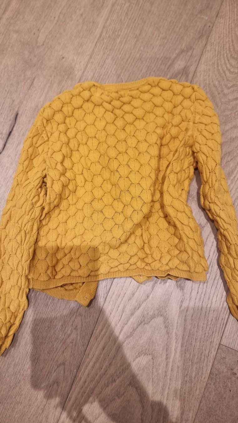 H&M Giacche & Cappotti: H&M Strickjäggli, 110/116 – Usato da Buttikon SZ venduto da Limo180 2
