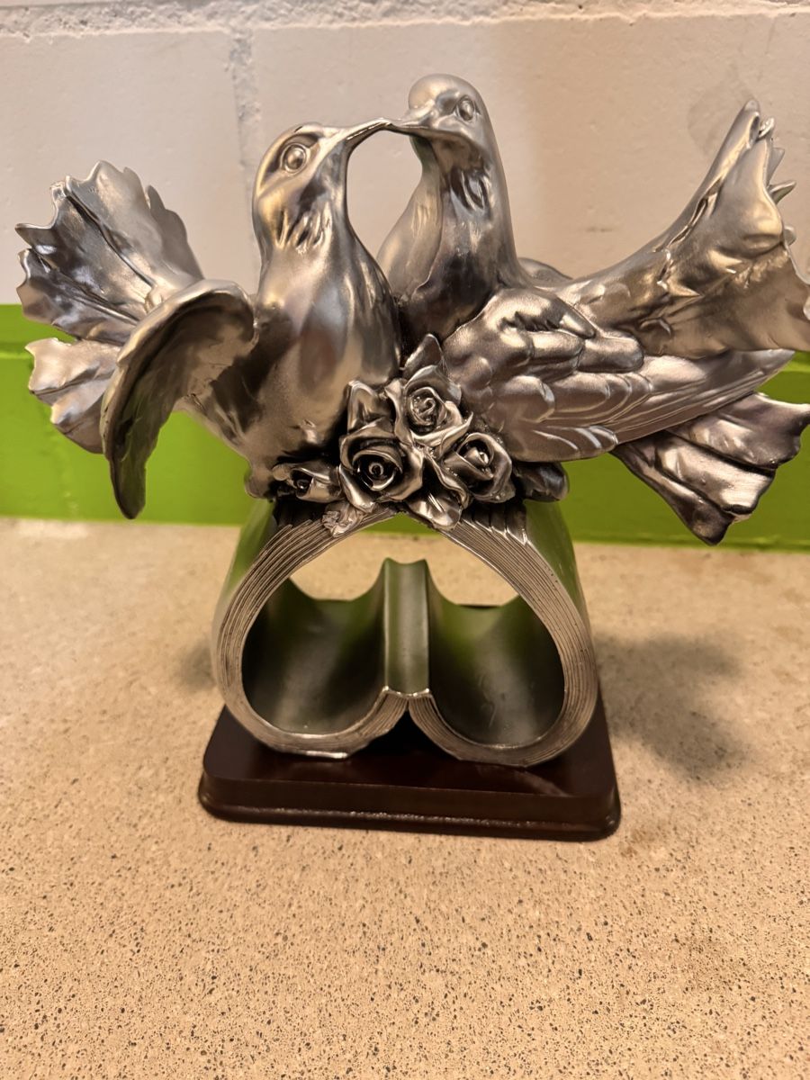 Statuette: Silberfarbene Taubenfigur, Dekoration – Nuovo (secondo la descrizione) da Galgenen venduto da syl_7y9c 1
