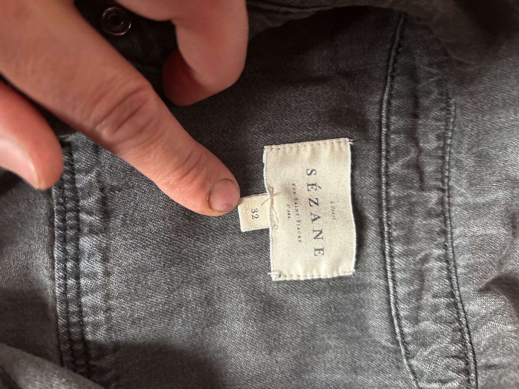 Sezane Blusen: Chemise Sezane grise taille 32 – Gebraucht aus Lajoux JU von plise 1