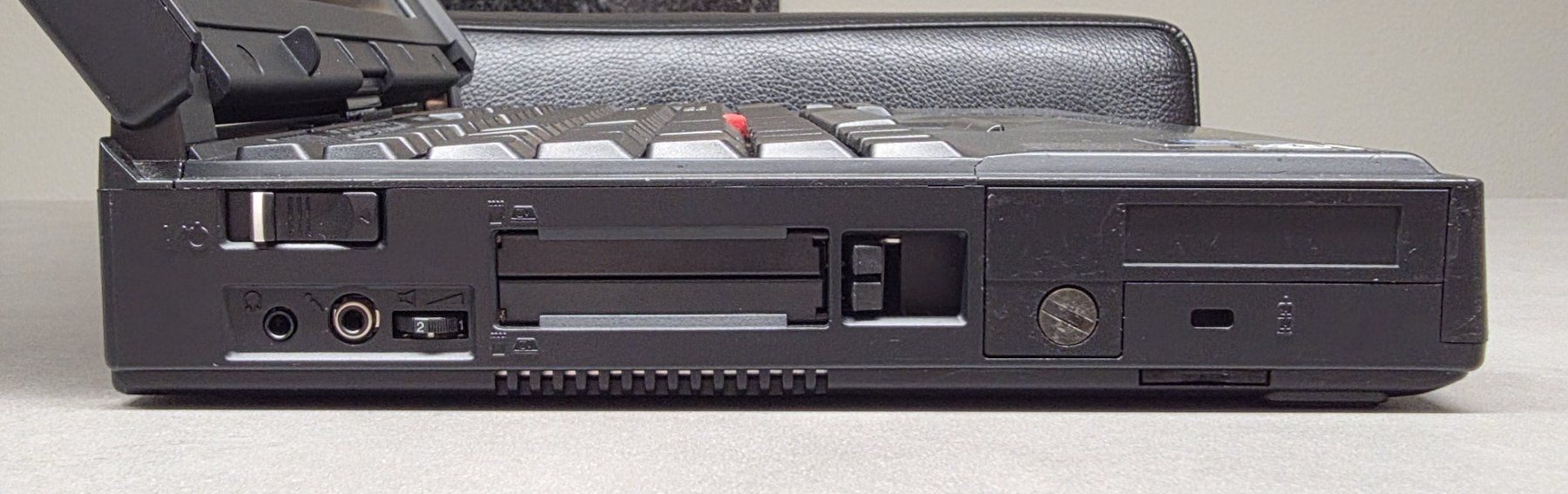 IBM Portables: IBM ThinkPad 380XD - Type 2635 – D'occasion à Lausen par -Vendetta- 2
