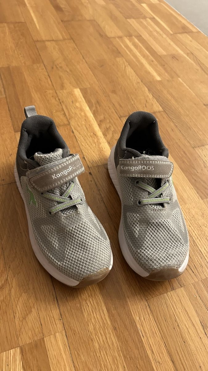 Scarpe per ragazzi: KangaROOS Hallenschuhe Grösse 29 – Usato da Stäfa venduto da sch_m7kj
