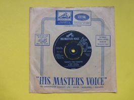 Alma Cogan – Dreamboat / Twenty Tiny Fingers