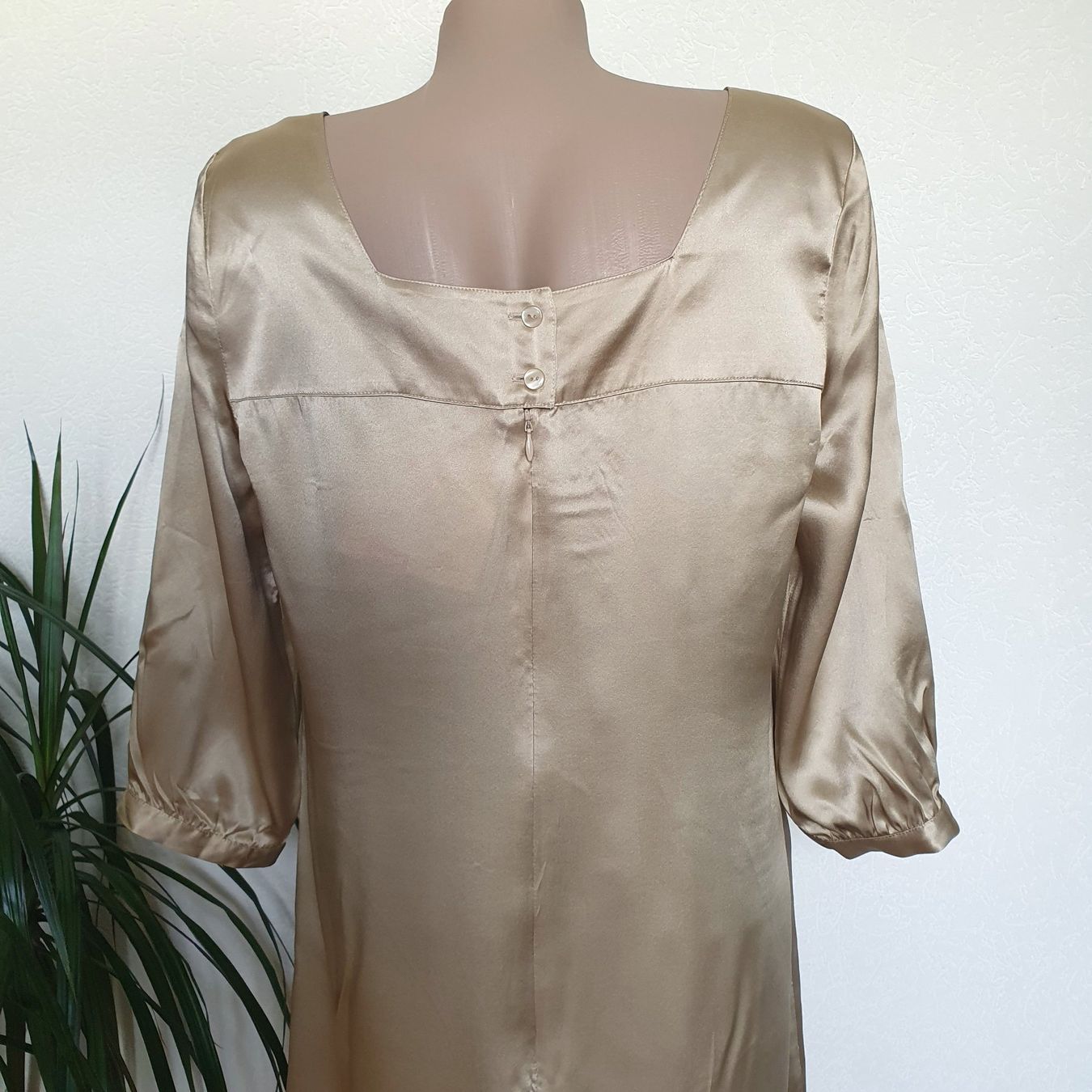 Robes: Robe en soie brodée beige – Neuve – Taille M – Neuf avec emballage d'origine à boudry par Let_20 3