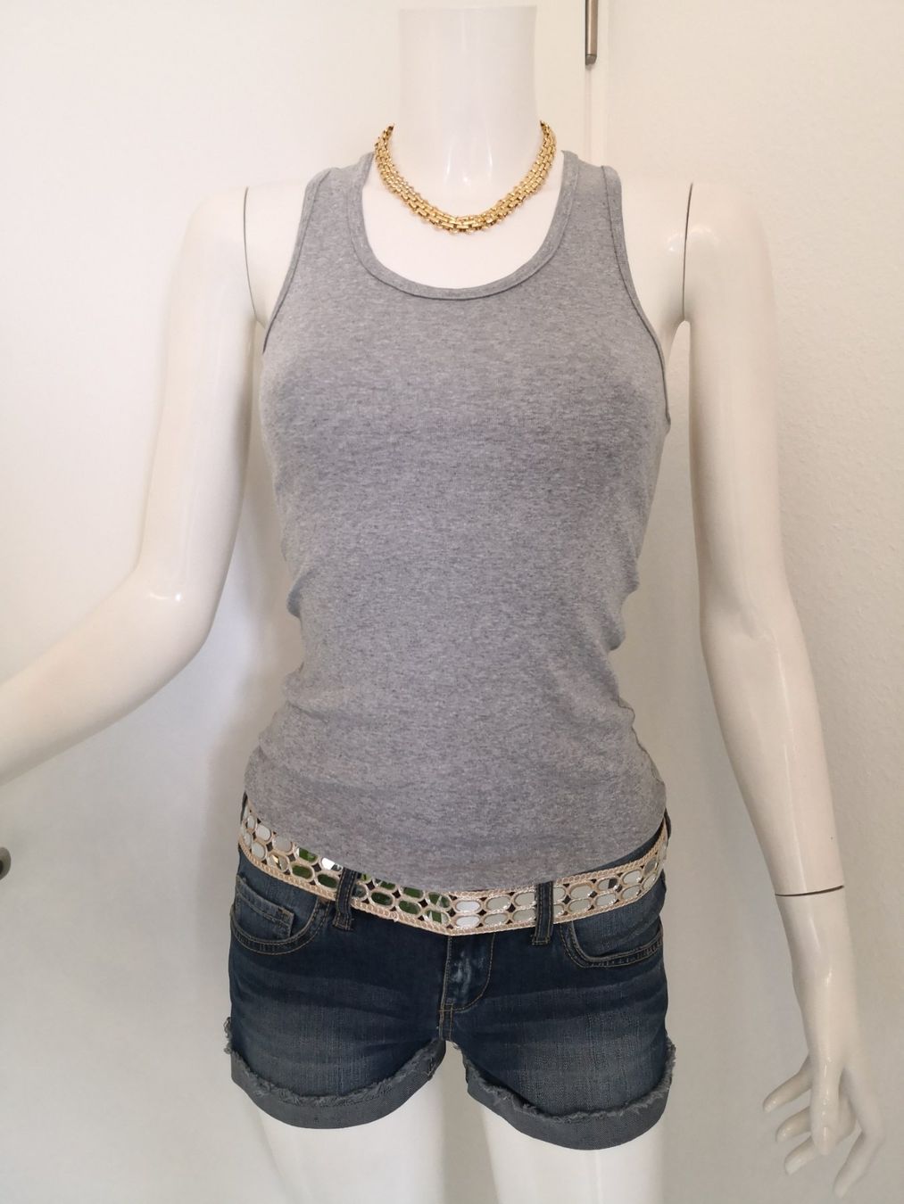 Mango Top: 🤩MANGO TANK-TOP GRAU – Usato da Olten venduto da Naja-Twins-Twins 2
