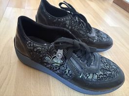 Baskets noires à motifs floraux, taille 37 - parfaites!