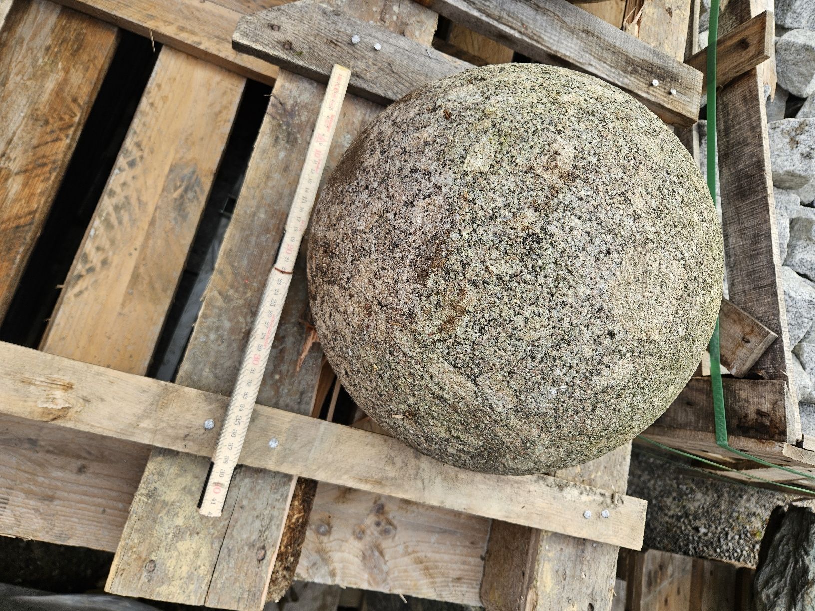 Steine & Dachziegeln: Steinkugel Rau  – Gebraucht aus Fischenthal von KevinE01 1