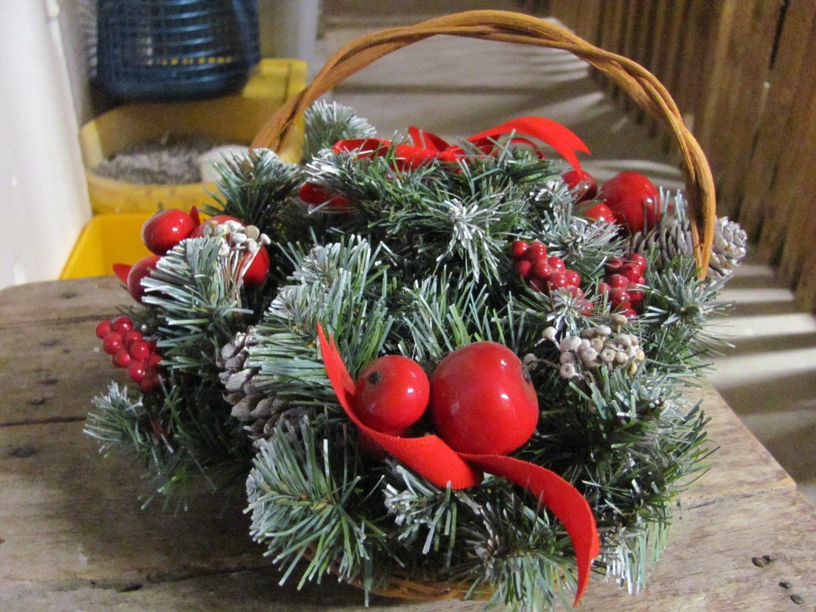 Tutte le decorazioni: Weihnachtskorb mit Tannenzweigen Deko gebraucht – Usato da Gümligen venduto da Fantapanda 1