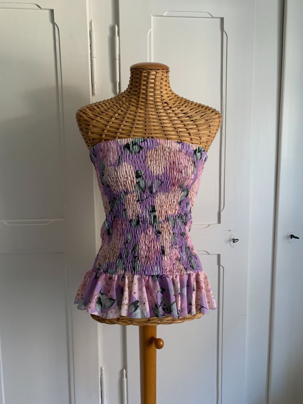 Tops: Bustier-Top lila geblümt - S – Gebraucht aus Zürich von Diazaio