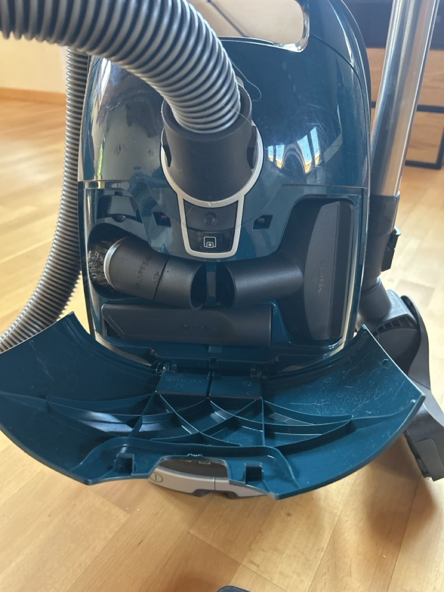 Miele Aspirapolveri & Accessori: Miele Staubsauger Complete C3 Cat&Dog Powerline  – Usato da Villigen venduto da DanielDuerr 3