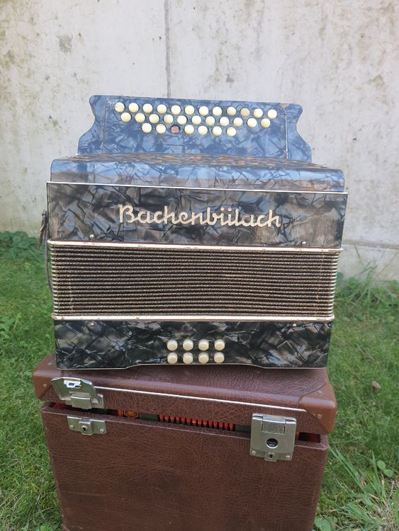 accordéon (Gebraucht) in Pont-de-la-Morge für CHF 100 – mit Lieferung ...