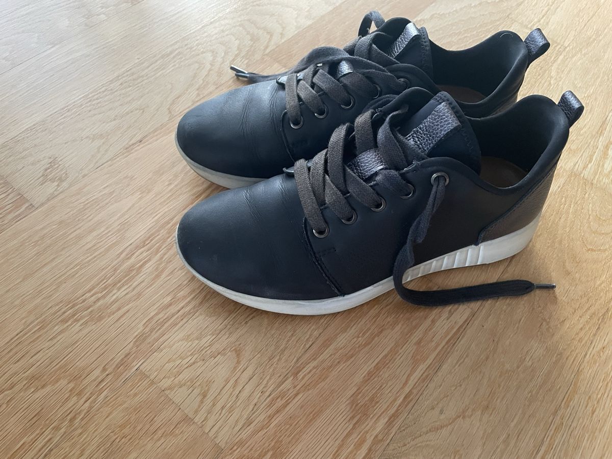Legero Scarpe da donna: Legero Black Leather Sneakers, Gr. 37 – Usato da Möhlin venduto da Halylea
