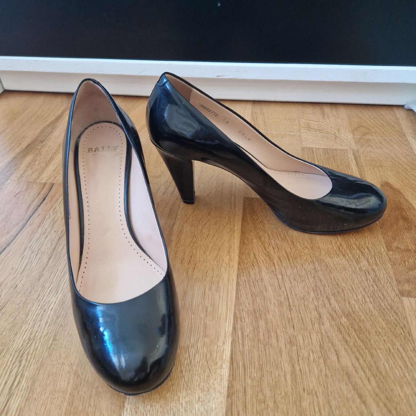 Bally Scarpe da donna: Pumps Lack schwarz Gr. 38.5 Bally – Usato da Frenkendorf venduto da gca_d2qp