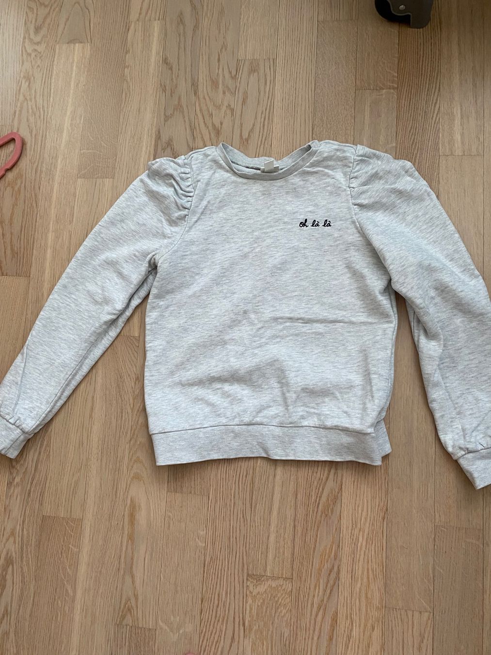 H&M T-shirt: Pull H&M gris manches bouffantes XS – Usato da Sion venduto da pur_m89d 1