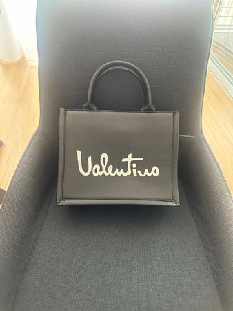 Elegante Valentino Handtasche - Neuwertig und stilvoll!