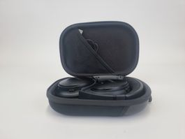 BOSE Kopfhörer im Etui mit Ladegerät