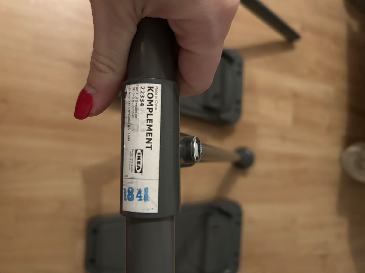Armadi: IKEA Komplement Ausziehbare Kleiderstange 75cm – Usato da Bözen venduto da Feel_pink 1
