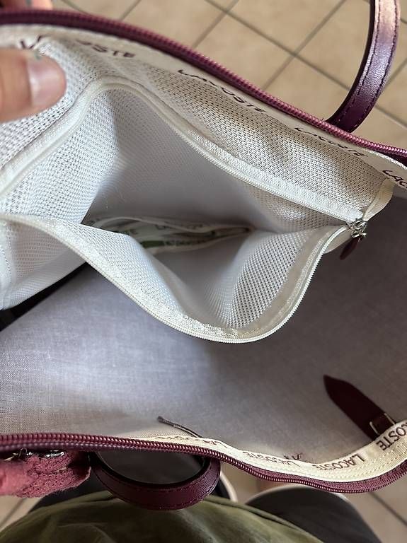 Lacoste Sacs femmes: Lacoste Tasche mit Initialen "TK" – D'occasion à Arch par tsk_ 4