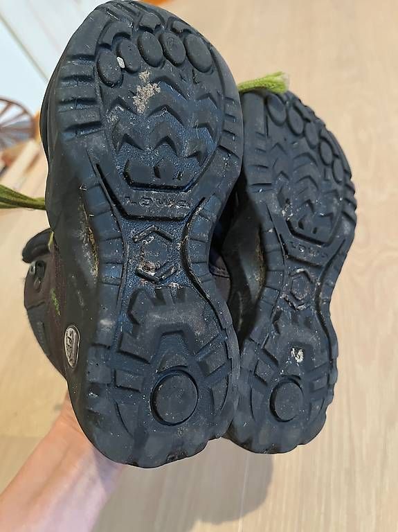 Lowa Scarpe da uomo: LOWA Wanderschuhe mit Gore-Tex, Grösse 29 – Usato da Humlikon venduto da kar_xhg8 2