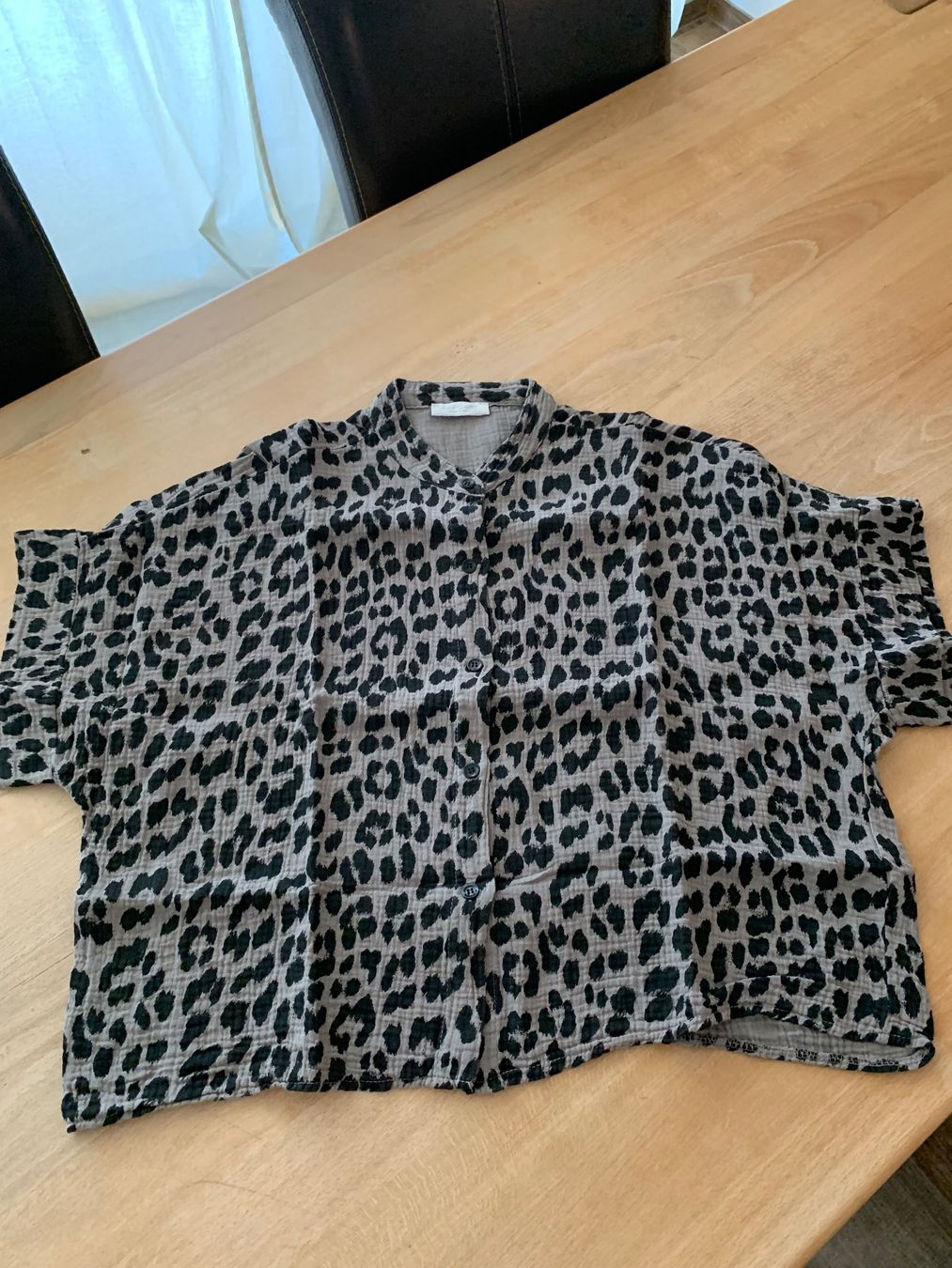 Camicette: Musselinbluse mit Leoprint – Usato da Enggistein venduto da THE-IGOR