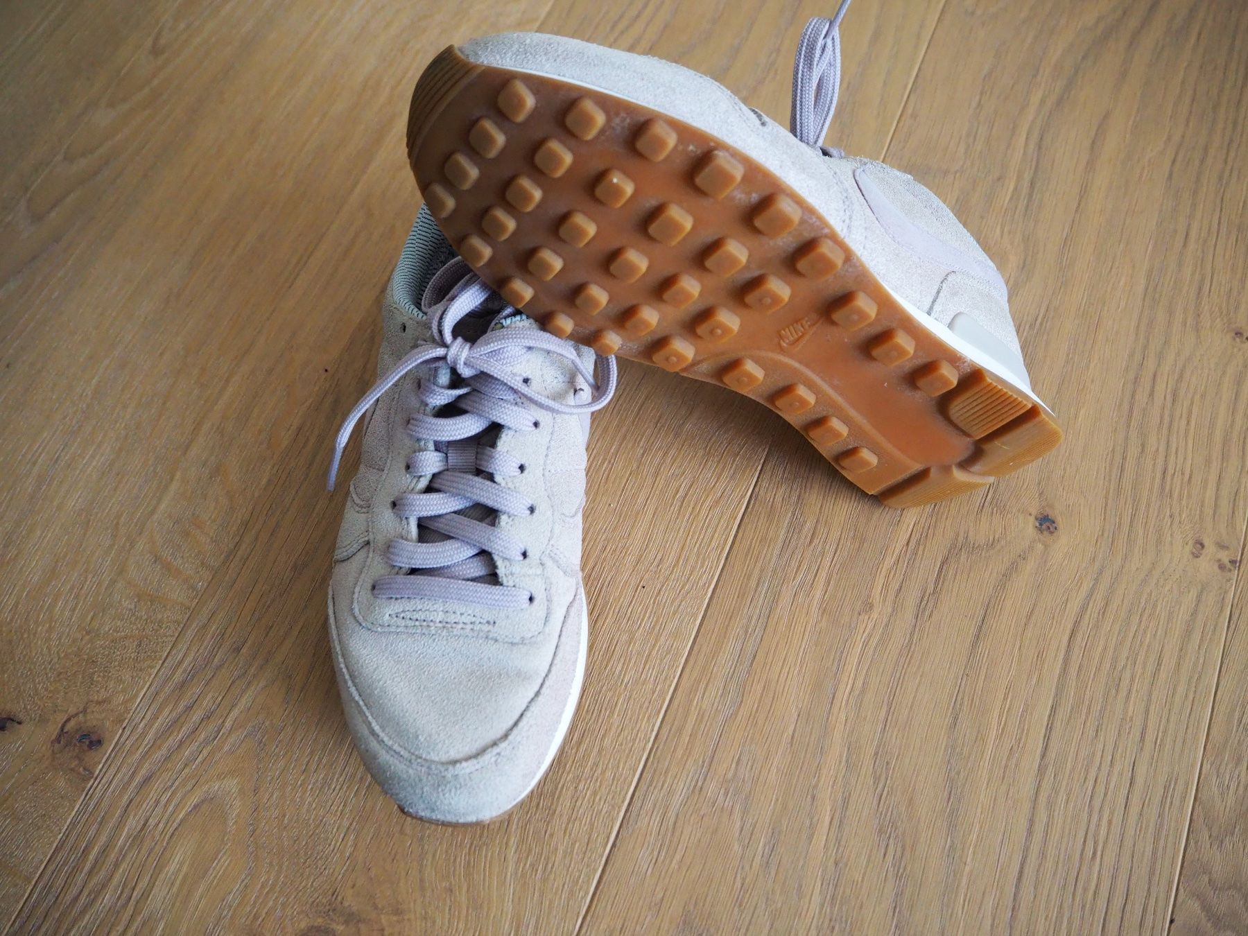 Nike Damenschuhe: Nike Turnschuhe Internationalist Gr. 37.5 – Gebraucht aus Zürich von snowow 1