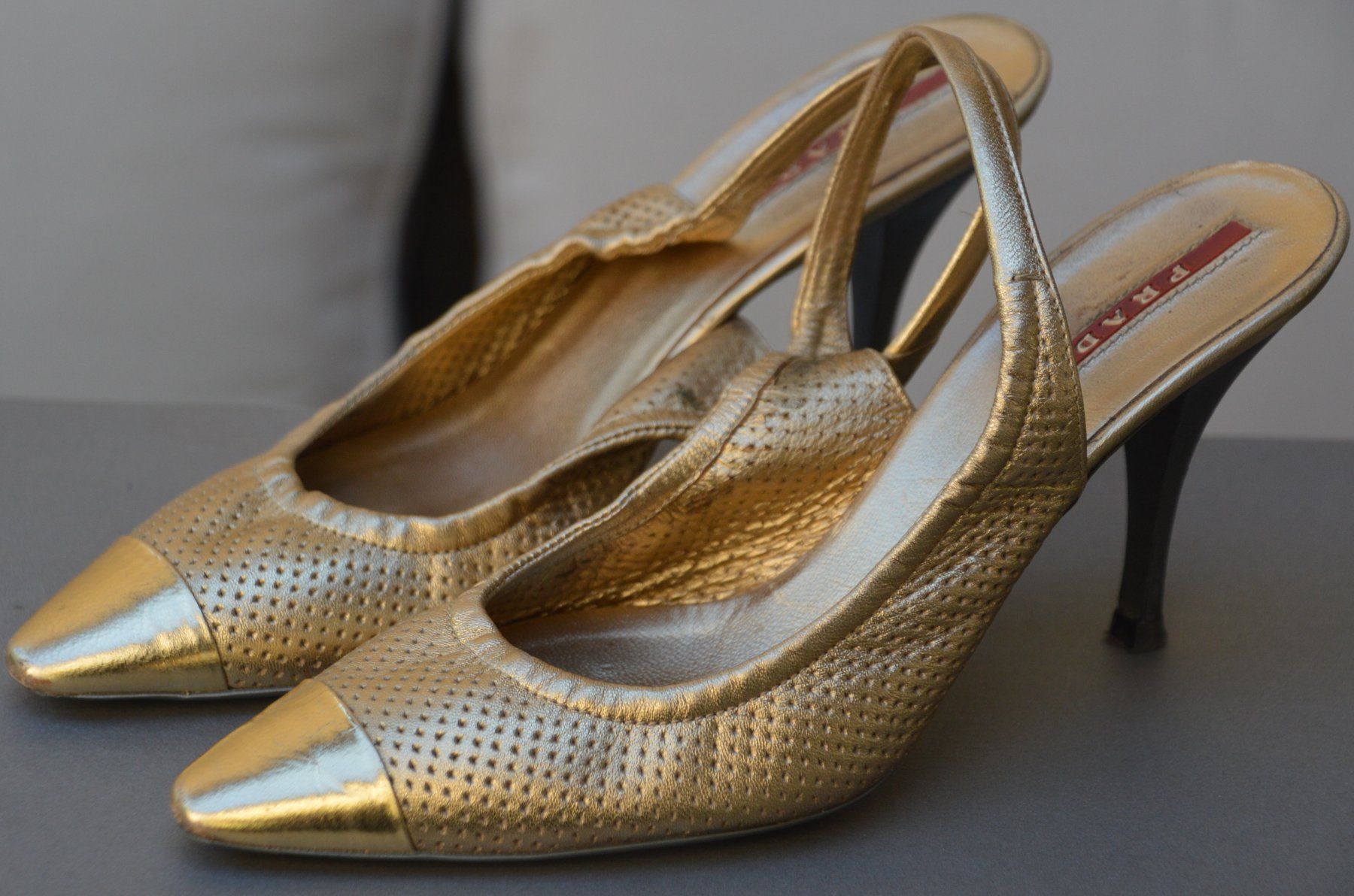 Prada Scarpe da donna: Pumps Prada .36,5 Vintage – Usato da Collonges venduto da arashee 2