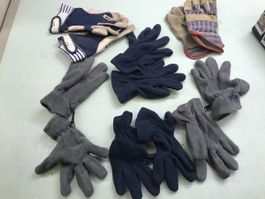 6 Paar Kinder Handschuhe div. Grössen, ideal für den Winter