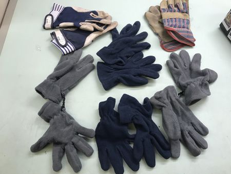 6 Paar Kinder Handschuhe div. Grössen, ideal für den Winter