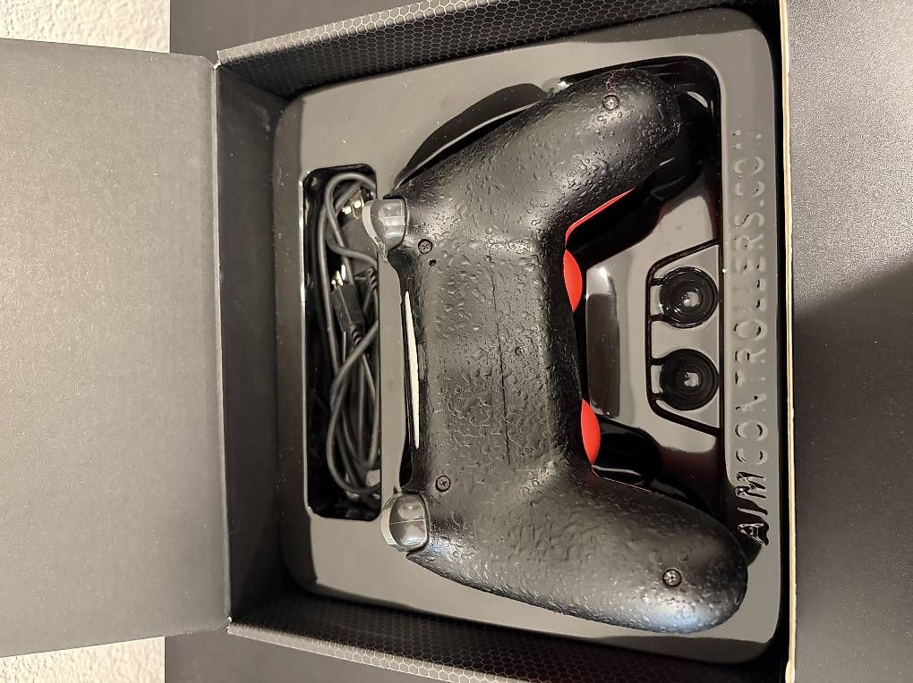 Aimcontrollers Controller: Aimcontroller PS4 mit Antisweat Grip und erhöhten Sticks – Nuovo (secondo la descrizione) da Gümligen venduto da NicolasScheidegger 1