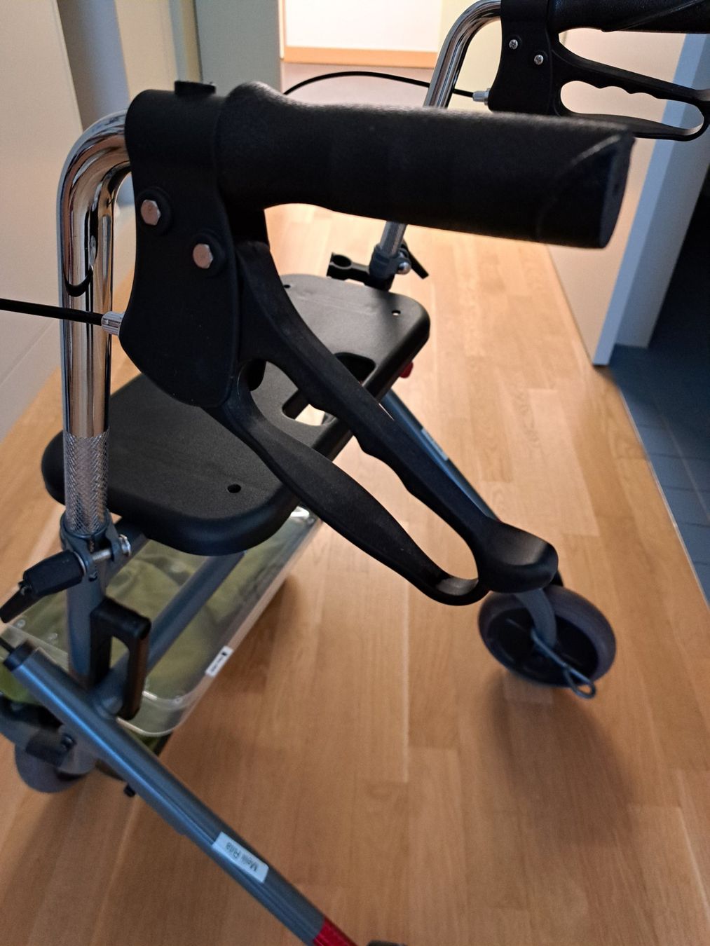 Aides à la marche: Gehhilfe/Rollator – D'occasion à Ermenswil par ChristinaMo 2