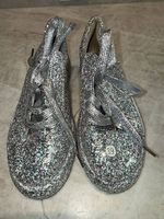 Neue Schnür-Schuhe 