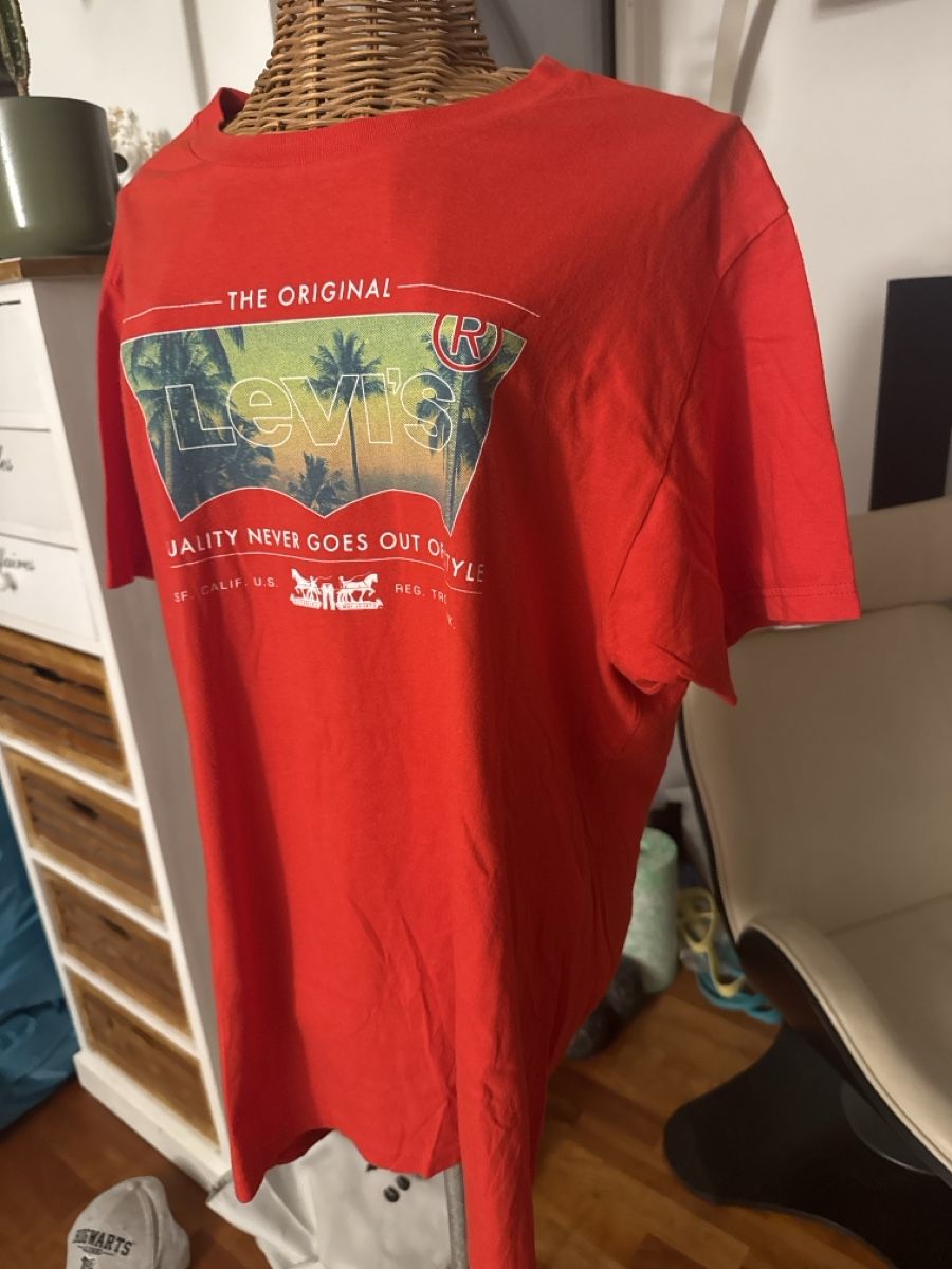 Levi's T-shirts: LEVIS T-Shirt Gr L  – D'occasion à Rüti ZH par Sugus99 1