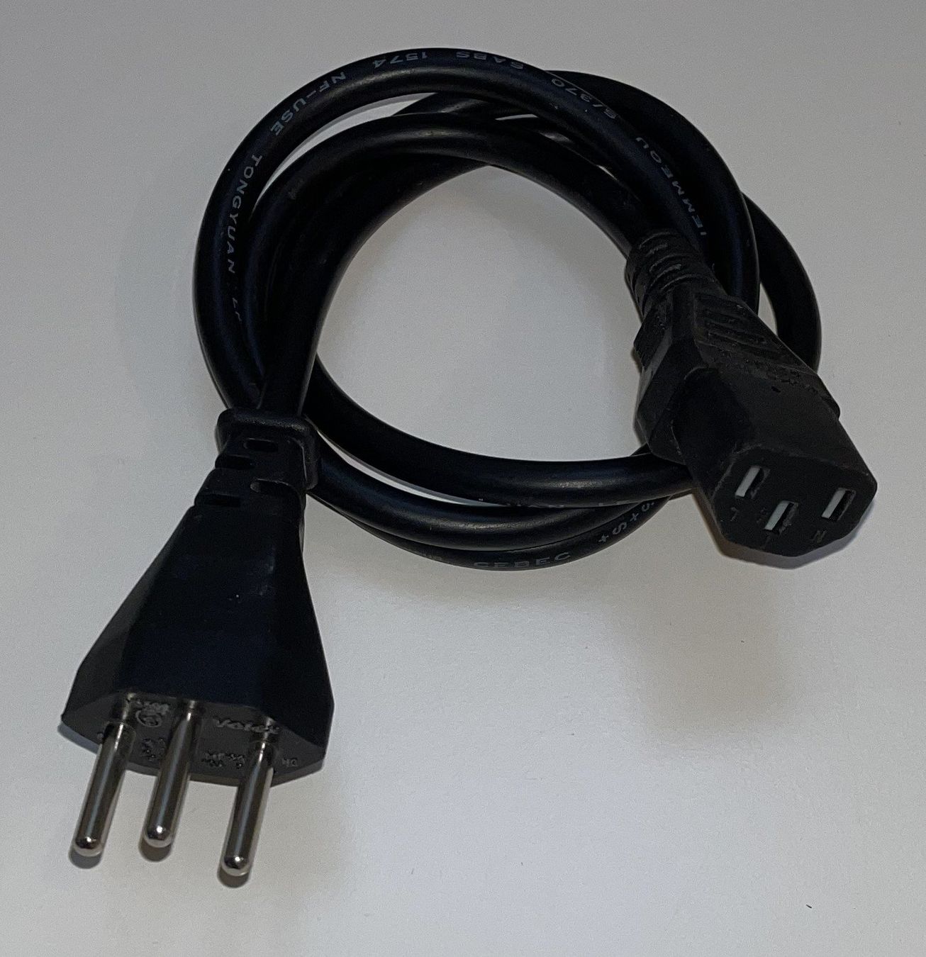 Cavi: Netzkabel 0.9m 230V – Usato da Cham venduto da fiopel