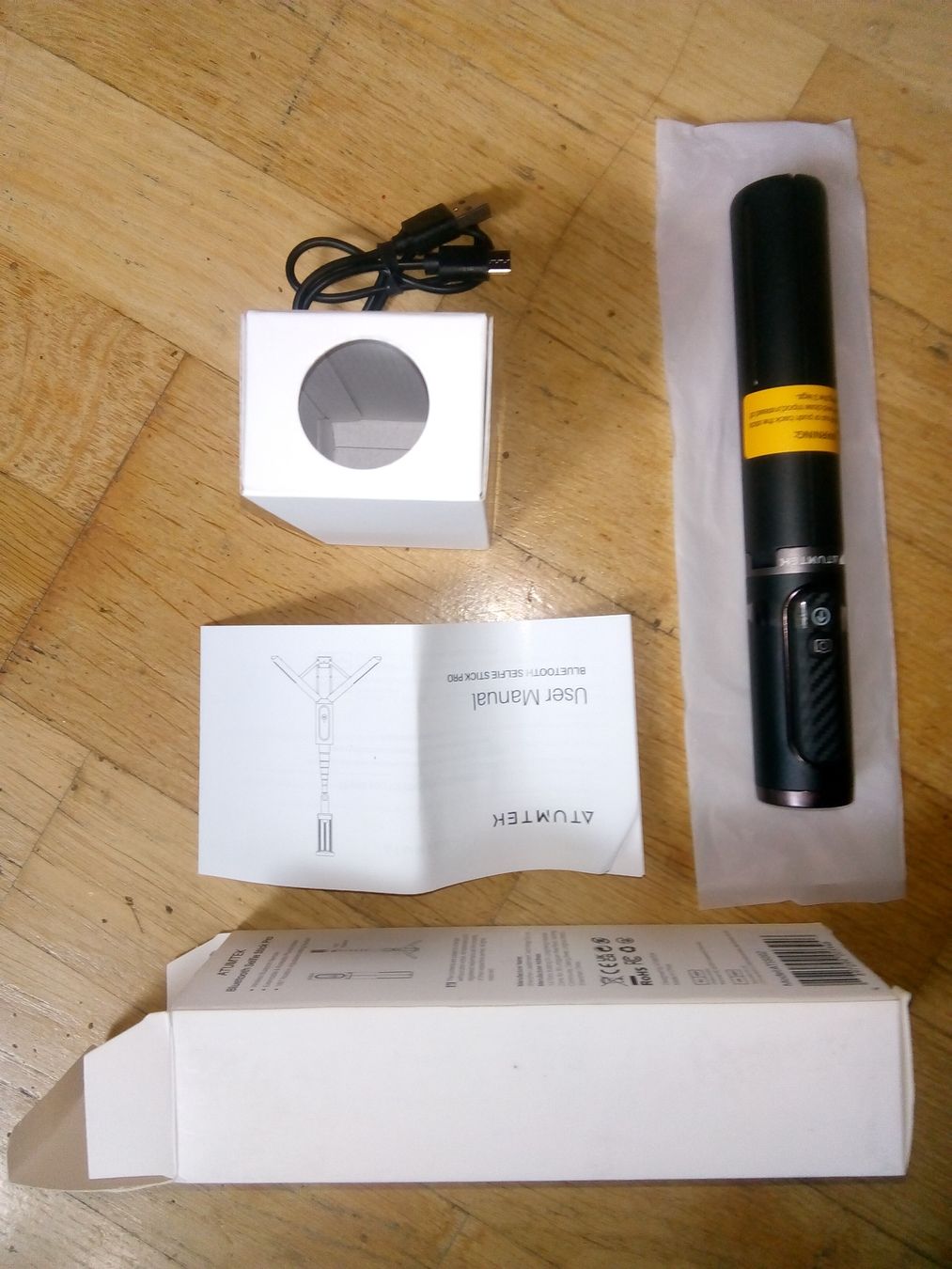 Staffe: ATUMTEK Bluetooth Selfie Stick Pro (Wireless)   Neu/OVP – Nuovo e nell'imballaggio originale da St. Gallen venduto da elkapone 1